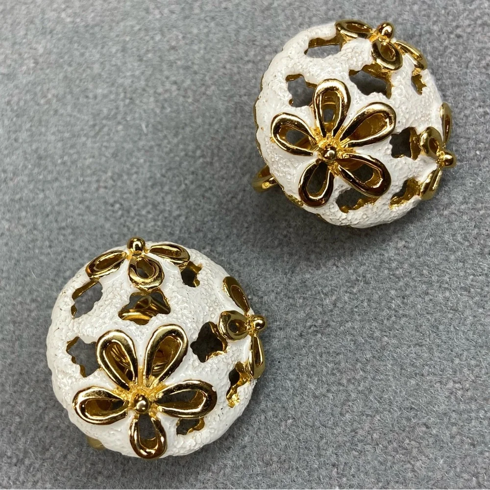 Trifari‎ Earrings and Brooch white and gold